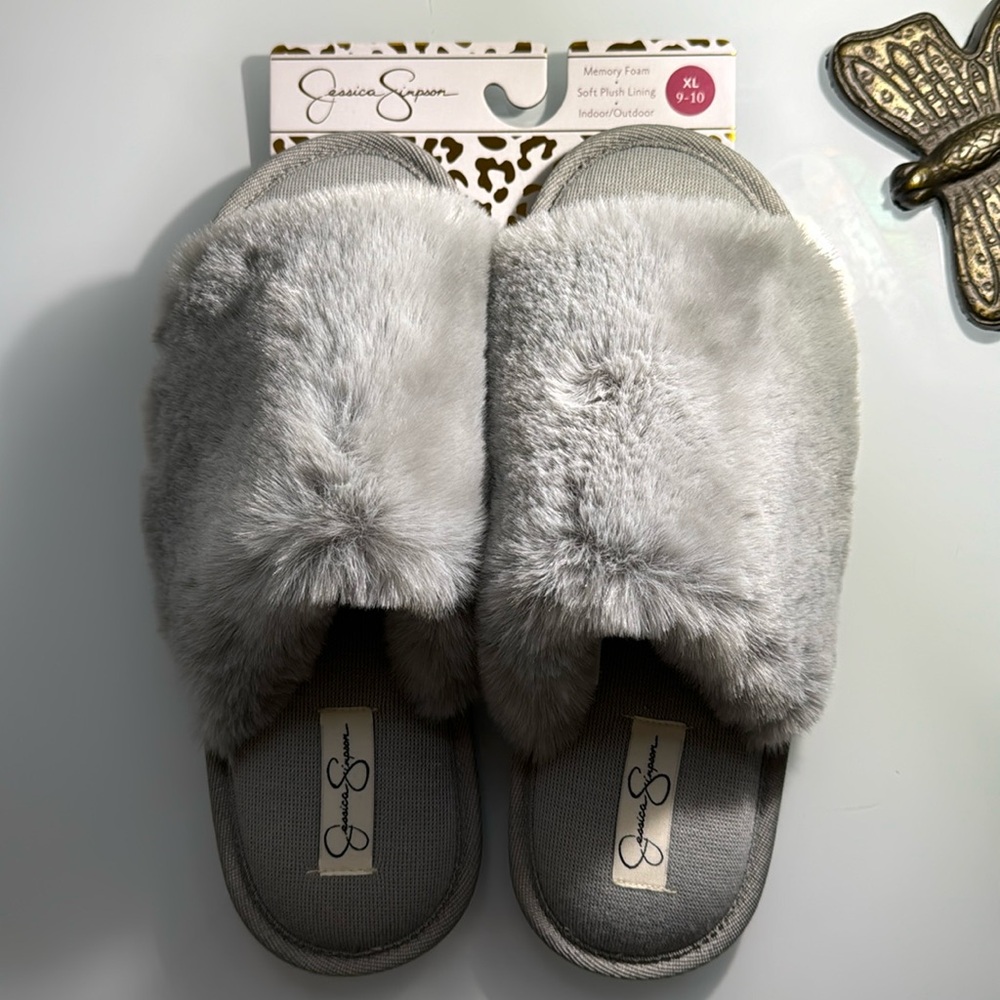Jessica Simpson memory foam fuzzy open toe slippers 9/10